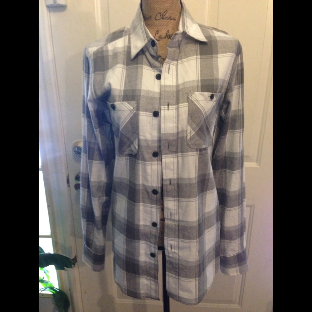 NWOT Men's Gray and White Flannel Button Down